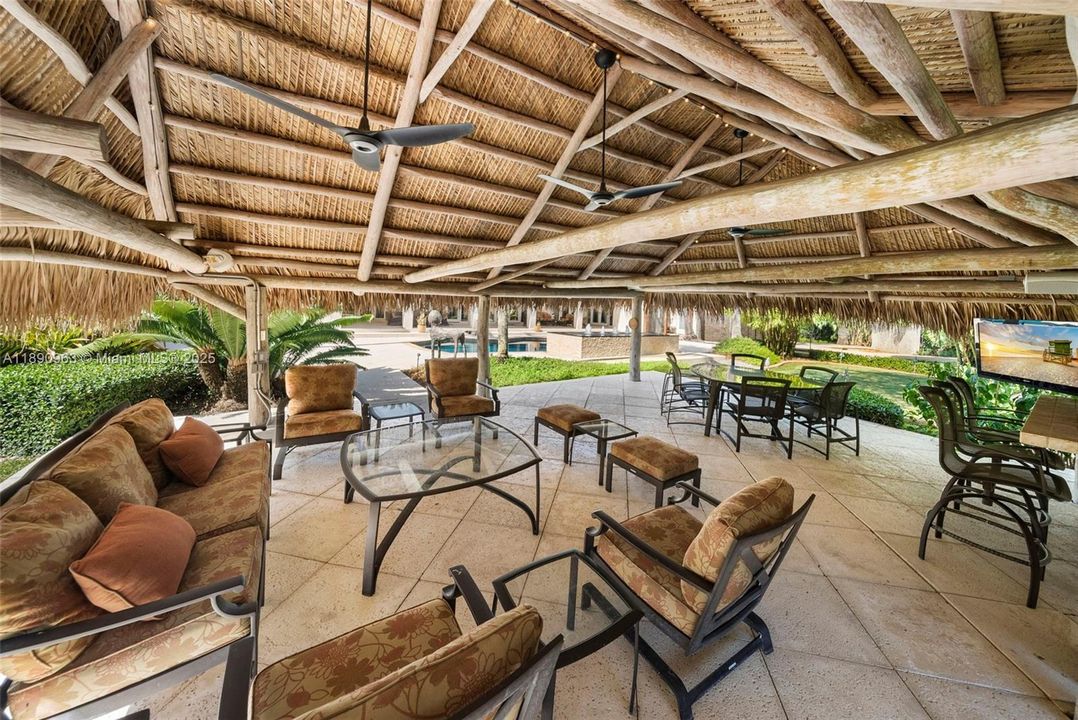 Activo con contrato: $4,995,000 (6 camas, 6 baños, 6116 Pies cuadrados)