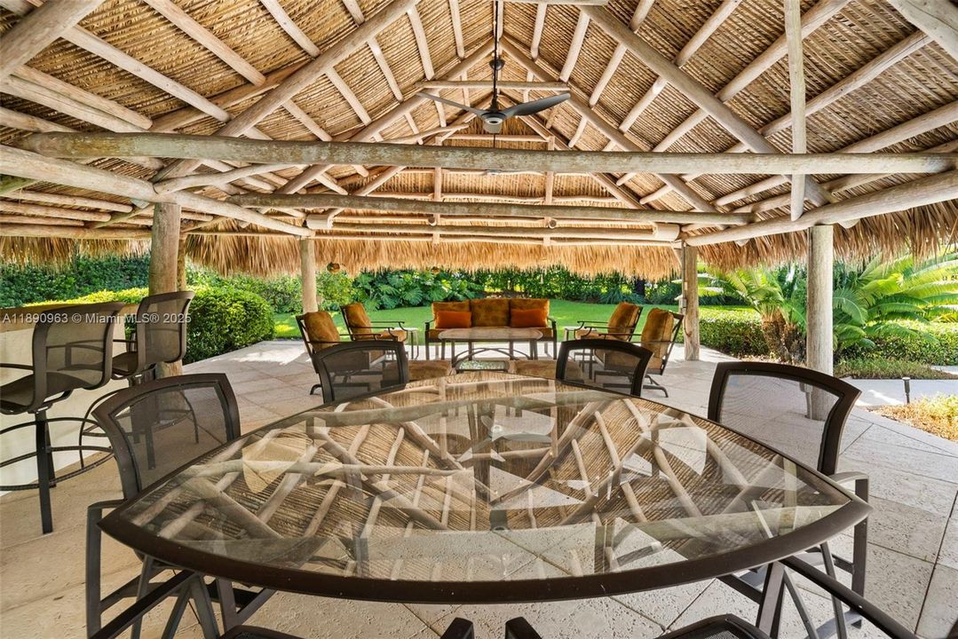 Activo con contrato: $4,995,000 (6 camas, 6 baños, 6116 Pies cuadrados)