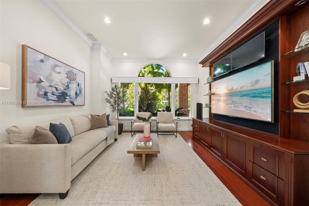 Activo con contrato: $4,995,000 (6 camas, 6 baños, 6116 Pies cuadrados)