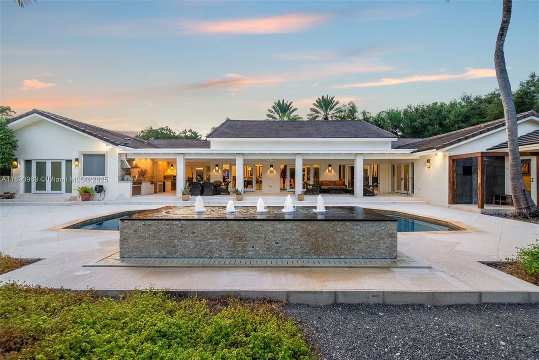 Activo con contrato: $4,995,000 (6 camas, 6 baños, 6116 Pies cuadrados)