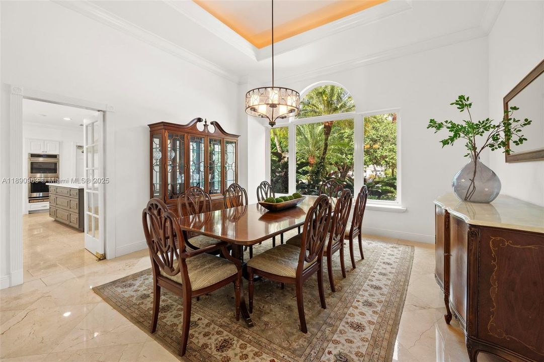 Activo con contrato: $4,995,000 (6 camas, 6 baños, 6116 Pies cuadrados)