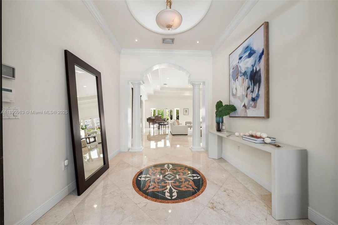 Activo con contrato: $4,995,000 (6 camas, 6 baños, 6116 Pies cuadrados)