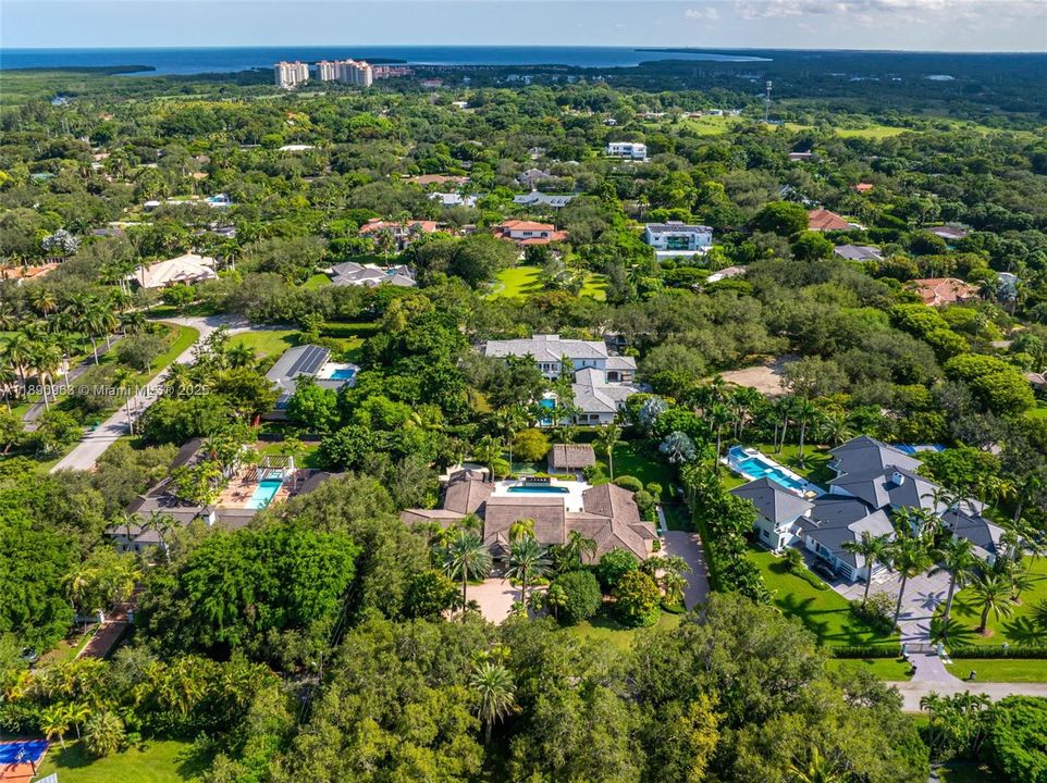 Activo con contrato: $4,995,000 (6 camas, 6 baños, 6116 Pies cuadrados)