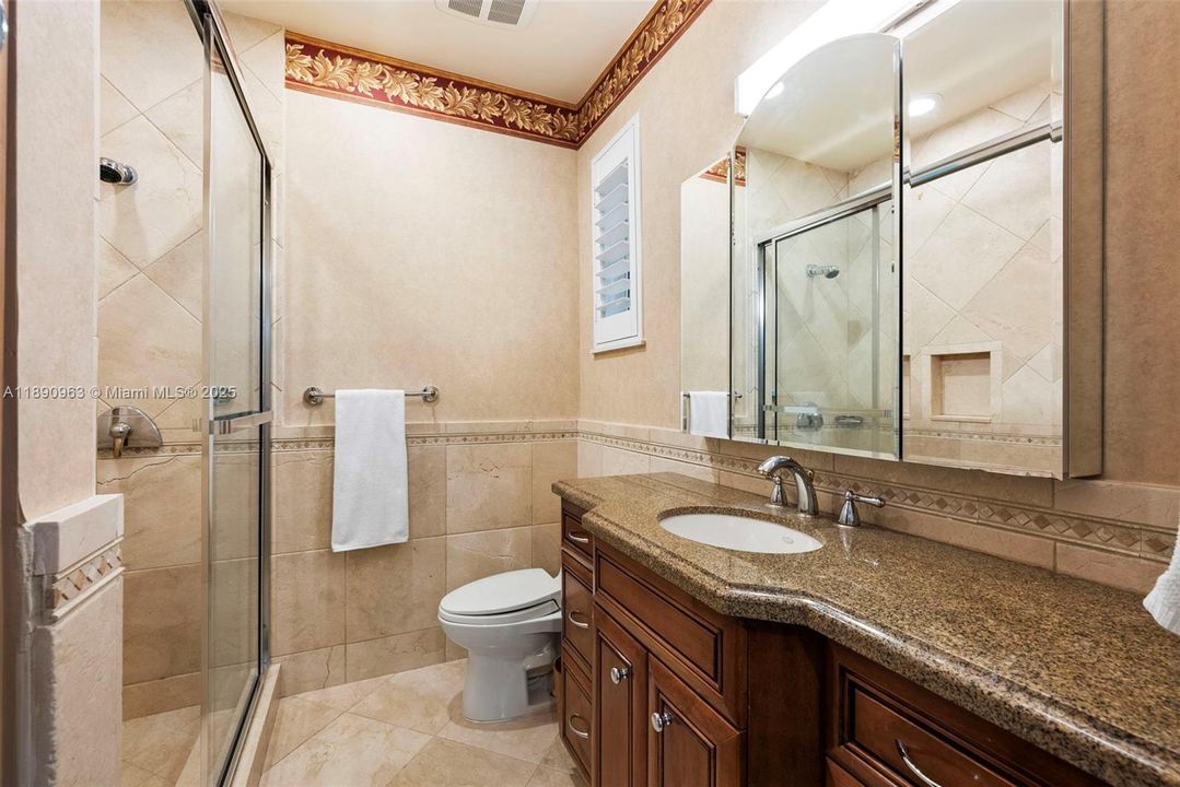 Activo con contrato: $4,995,000 (6 camas, 6 baños, 6116 Pies cuadrados)