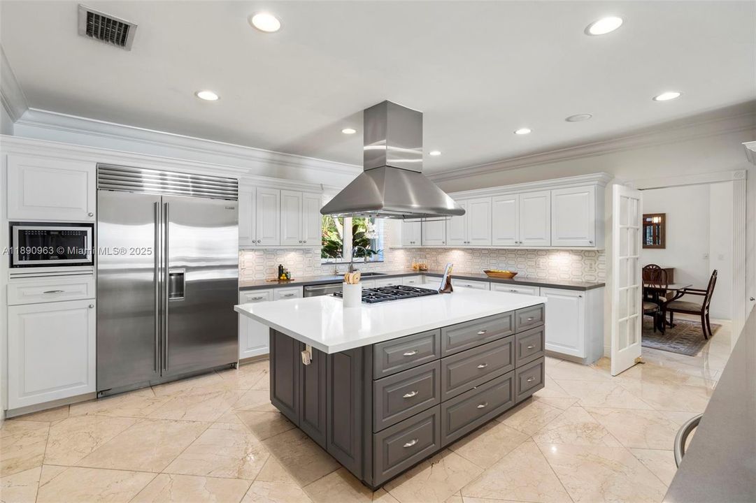 Activo con contrato: $4,995,000 (6 camas, 6 baños, 6116 Pies cuadrados)