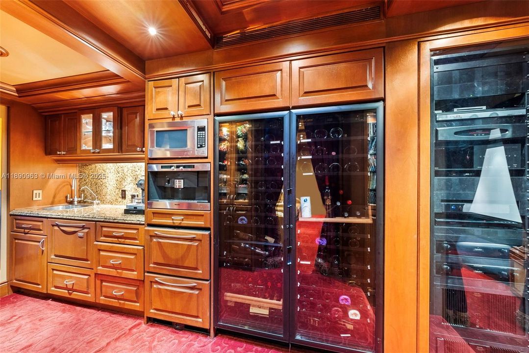 Activo con contrato: $4,995,000 (6 camas, 6 baños, 6116 Pies cuadrados)