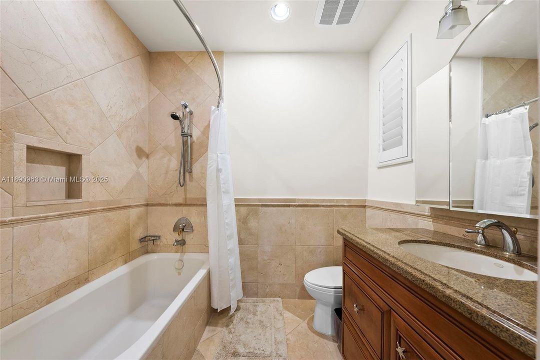 Activo con contrato: $4,995,000 (6 camas, 6 baños, 6116 Pies cuadrados)