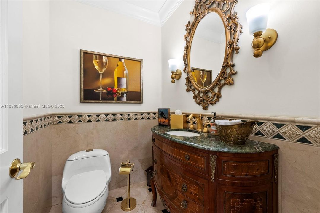 Activo con contrato: $4,995,000 (6 camas, 6 baños, 6116 Pies cuadrados)