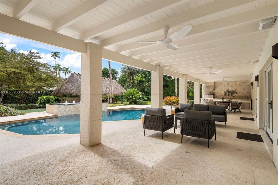 Activo con contrato: $4,995,000 (6 camas, 6 baños, 6116 Pies cuadrados)