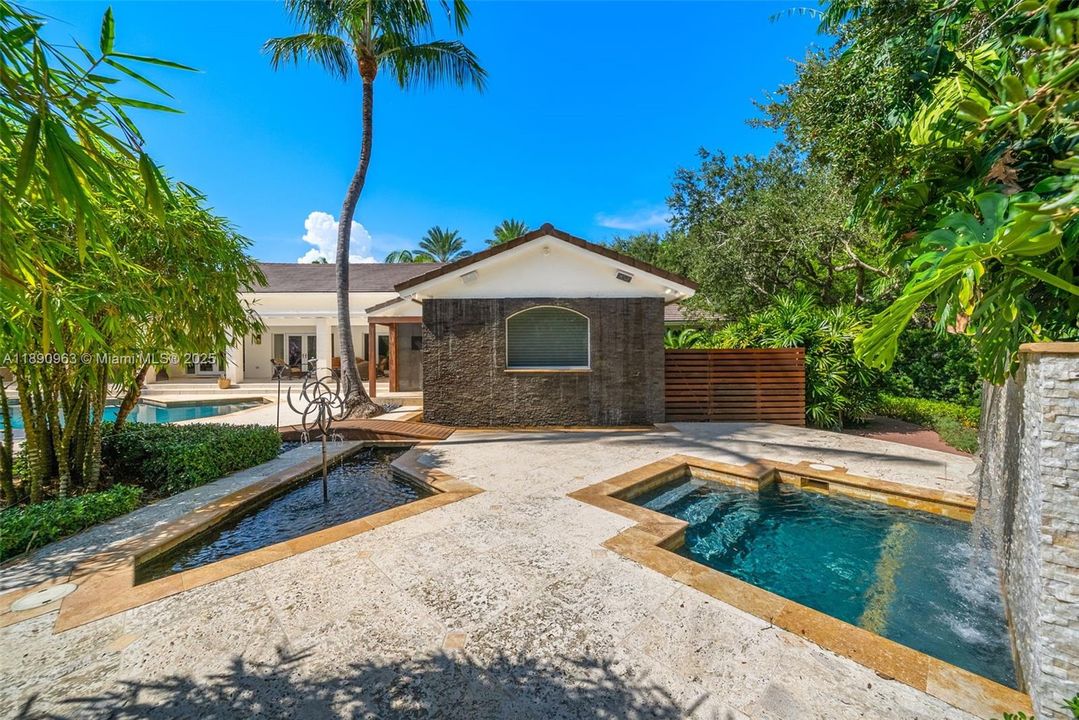 Activo con contrato: $4,995,000 (6 camas, 6 baños, 6116 Pies cuadrados)