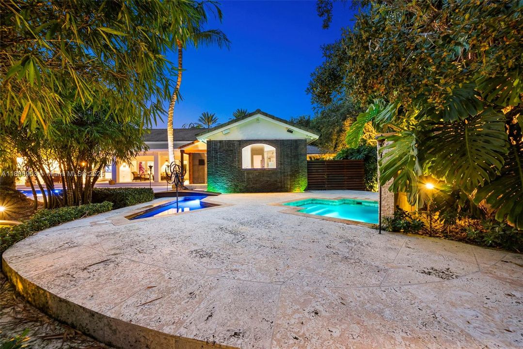 Activo con contrato: $4,995,000 (6 camas, 6 baños, 6116 Pies cuadrados)