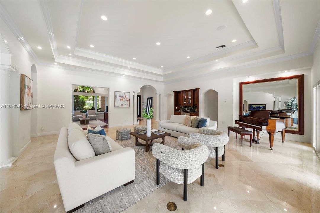 Activo con contrato: $4,995,000 (6 camas, 6 baños, 6116 Pies cuadrados)