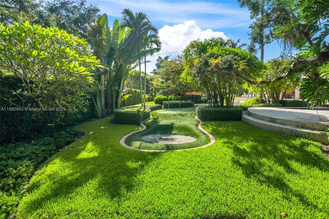 Activo con contrato: $4,995,000 (6 camas, 6 baños, 6116 Pies cuadrados)