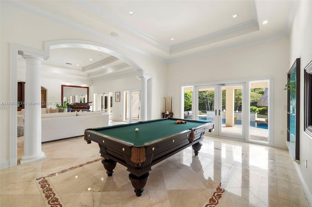 Activo con contrato: $4,995,000 (6 camas, 6 baños, 6116 Pies cuadrados)