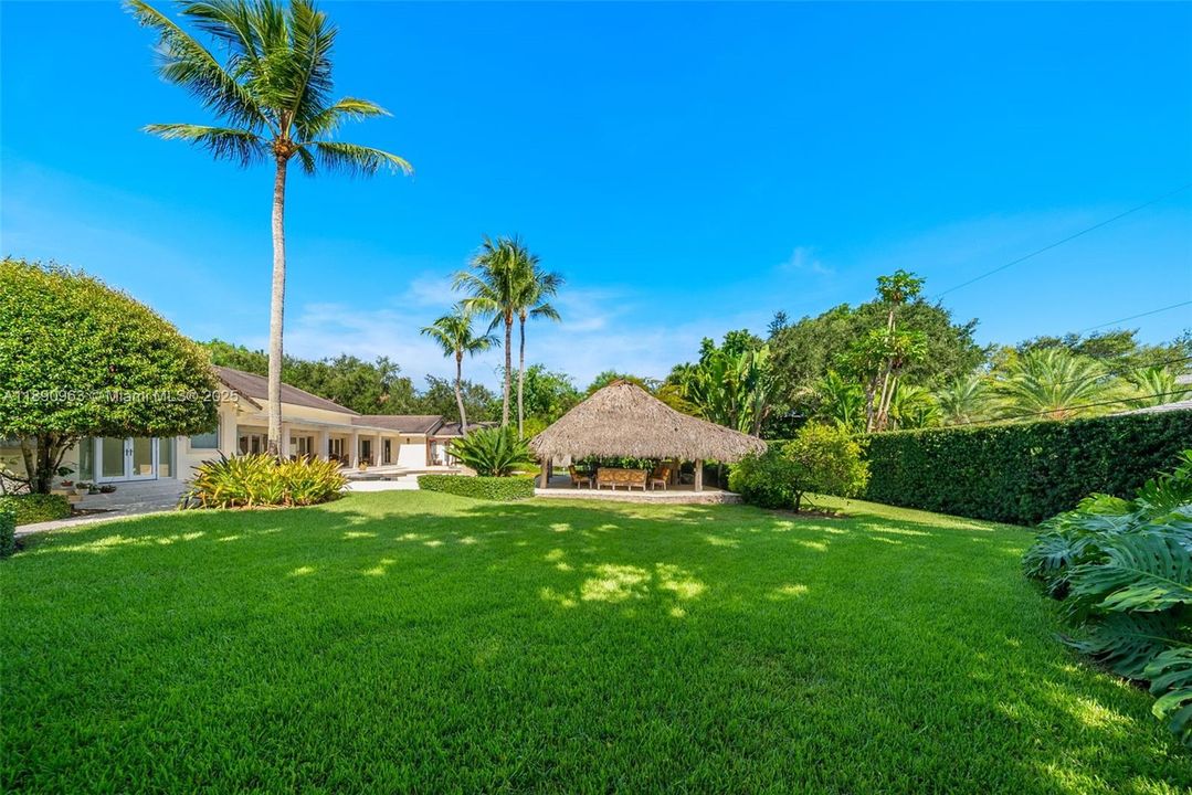 Activo con contrato: $4,995,000 (6 camas, 6 baños, 6116 Pies cuadrados)