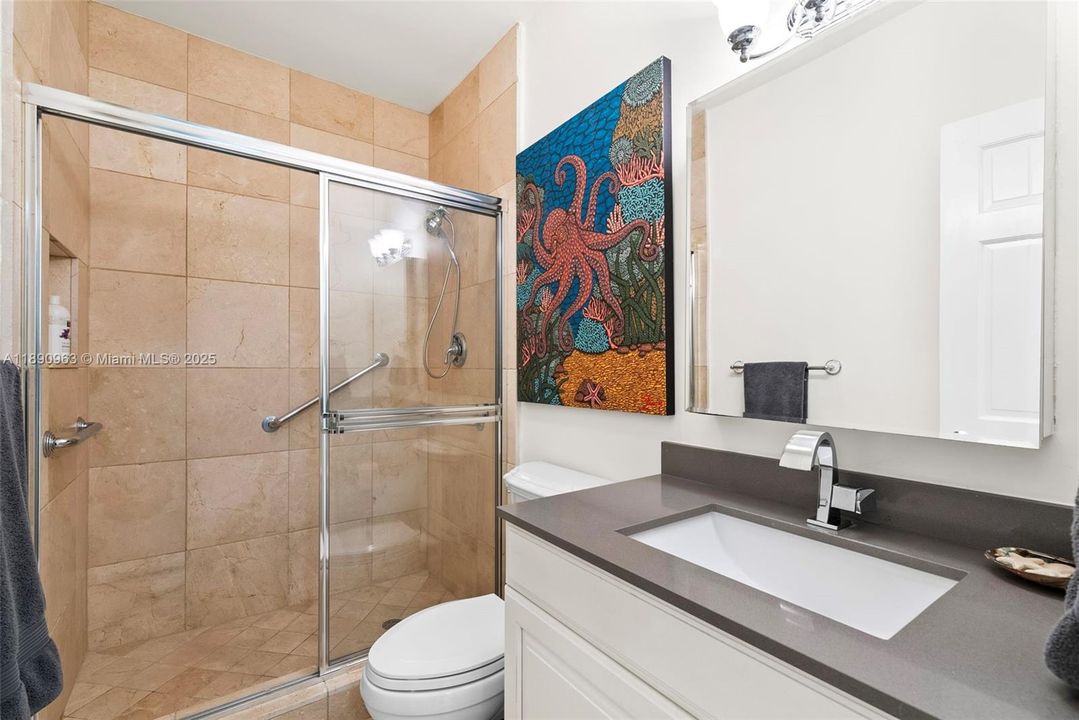 Activo con contrato: $4,995,000 (6 camas, 6 baños, 6116 Pies cuadrados)