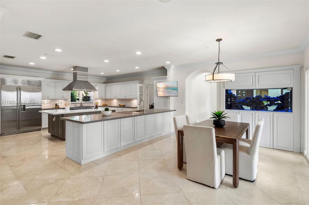 Activo con contrato: $4,995,000 (6 camas, 6 baños, 6116 Pies cuadrados)