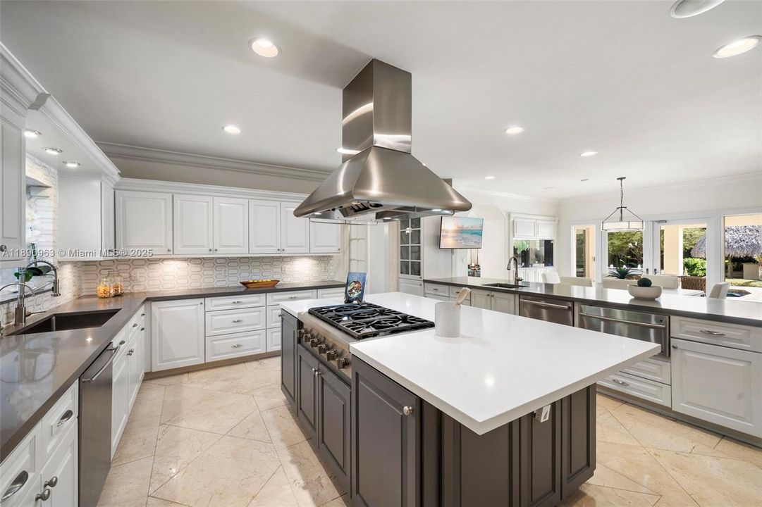 Activo con contrato: $4,995,000 (6 camas, 6 baños, 6116 Pies cuadrados)