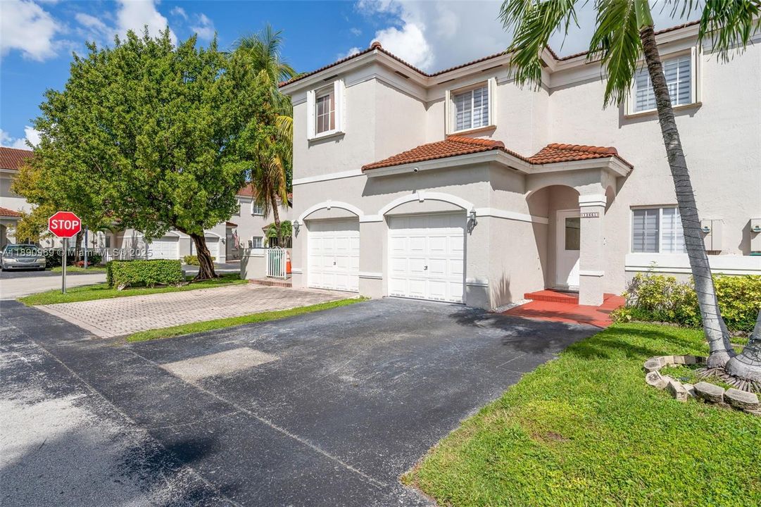 For Sale: $539,900 (3 beds, 2 baths, 1558 Square Feet)
