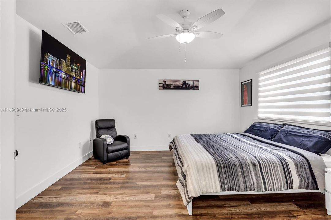 For Sale: $539,900 (3 beds, 2 baths, 1558 Square Feet)