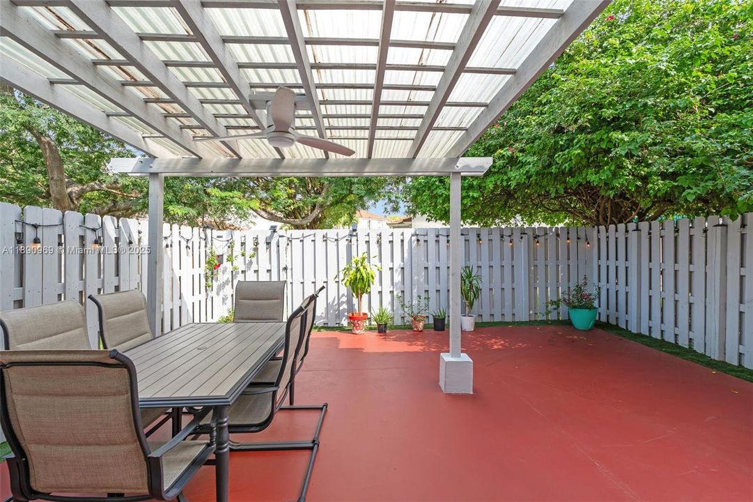 For Sale: $539,900 (3 beds, 2 baths, 1558 Square Feet)