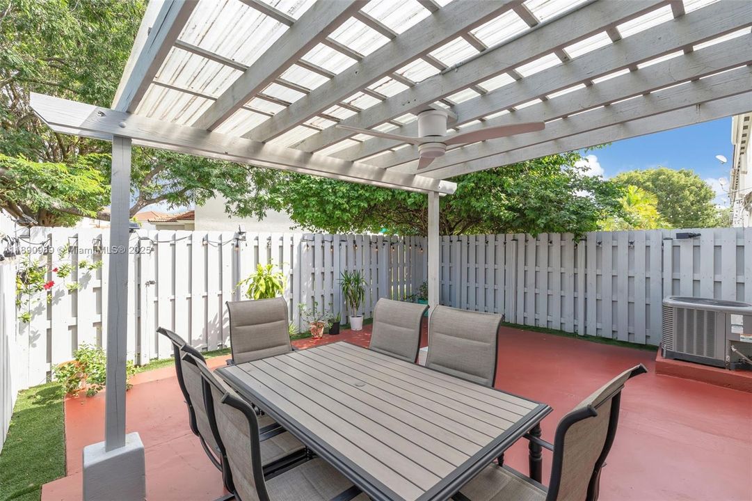 For Sale: $539,900 (3 beds, 2 baths, 1558 Square Feet)