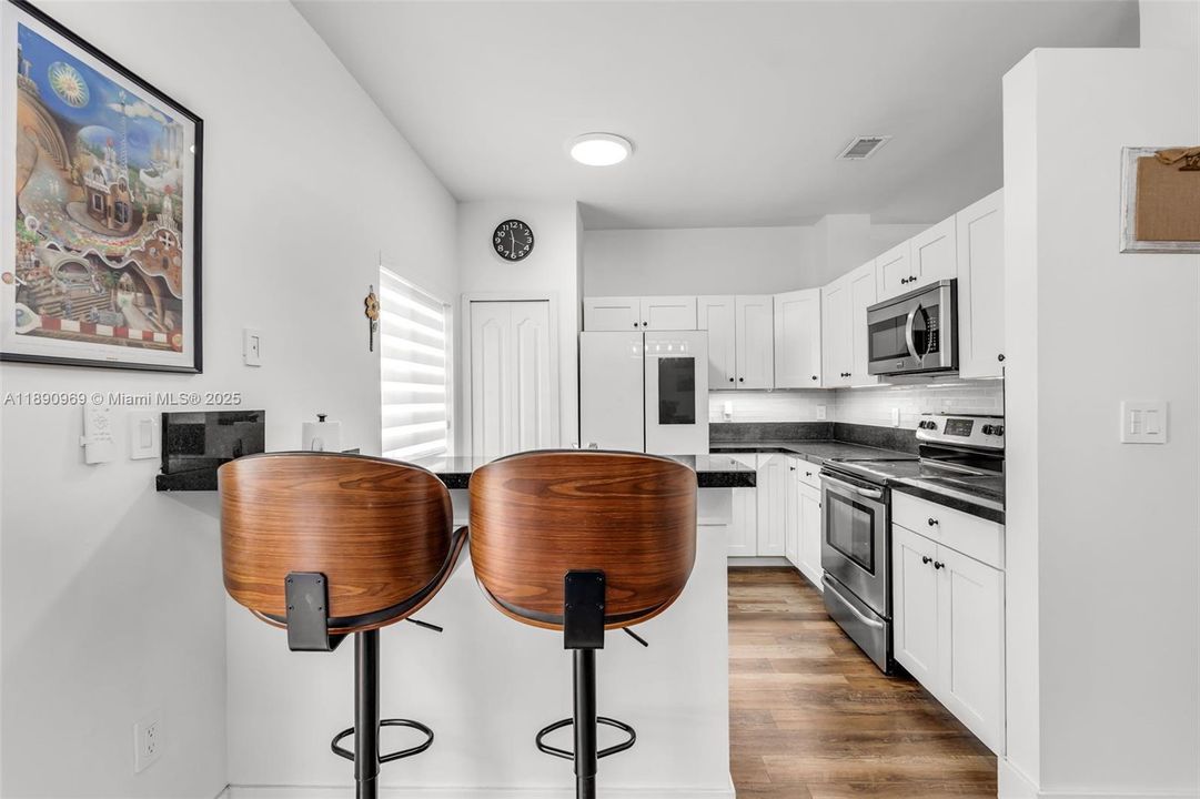 For Sale: $539,900 (3 beds, 2 baths, 1558 Square Feet)