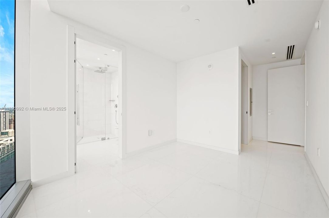 Activo con contrato: $21,000 (3 camas, 3 baños, 2342 Pies cuadrados)