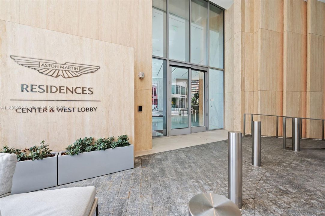 Activo con contrato: $21,000 (3 camas, 3 baños, 2342 Pies cuadrados)