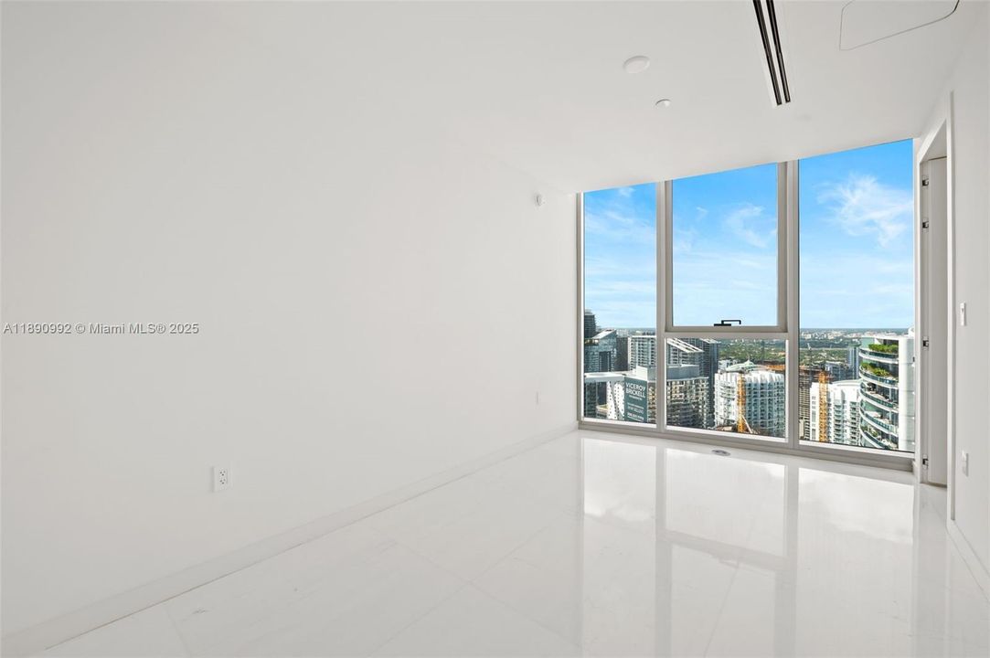 Activo con contrato: $21,000 (3 camas, 3 baños, 2342 Pies cuadrados)