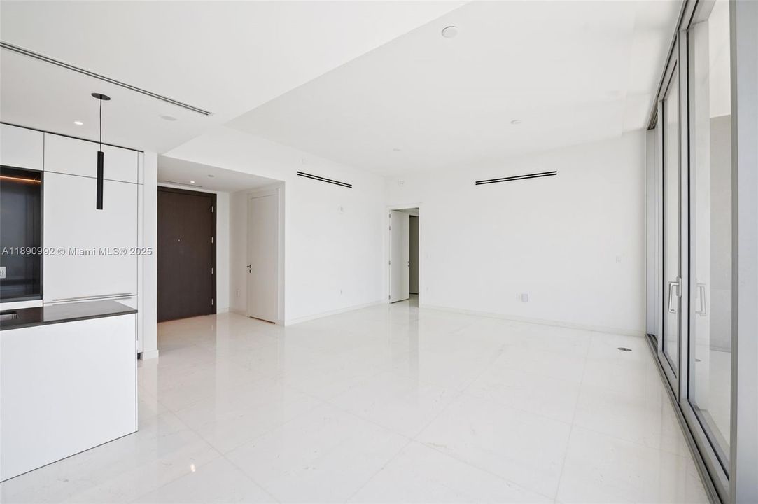 Activo con contrato: $21,000 (3 camas, 3 baños, 2342 Pies cuadrados)