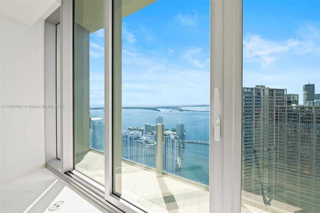 Activo con contrato: $21,000 (3 camas, 3 baños, 2342 Pies cuadrados)