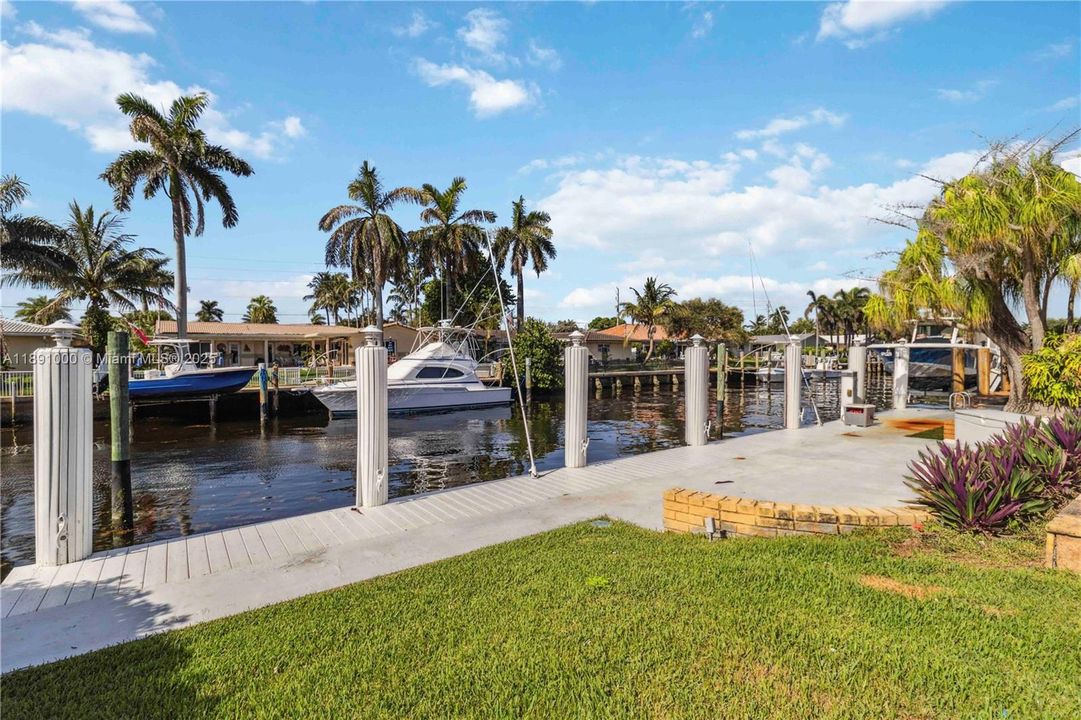 For Rent: $7,490 (3 beds, 2 baths, 1833 Square Feet)