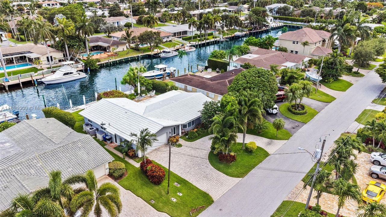 For Rent: $7,490 (3 beds, 2 baths, 1833 Square Feet)