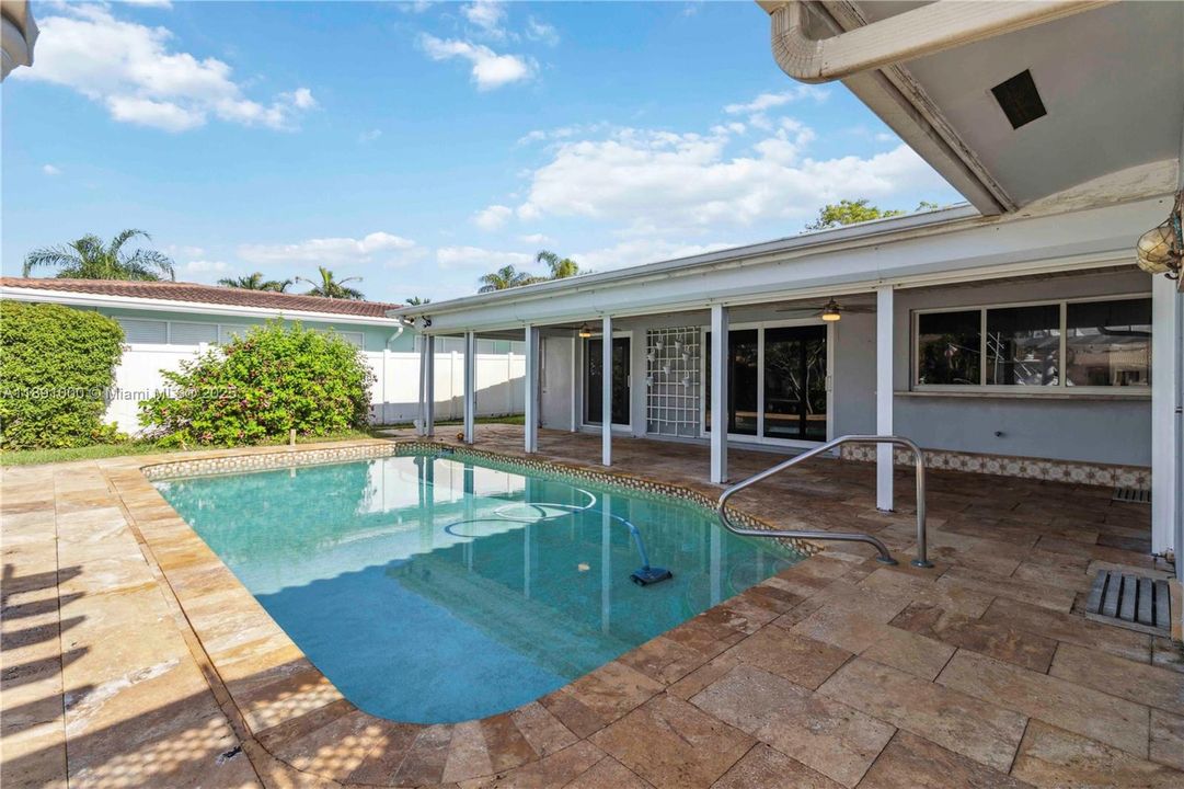 For Rent: $7,490 (3 beds, 2 baths, 1833 Square Feet)