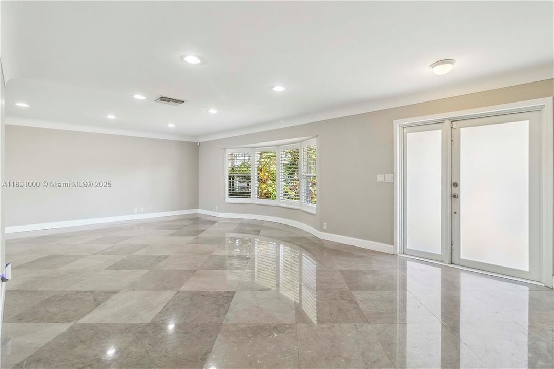 For Rent: $7,490 (3 beds, 2 baths, 1833 Square Feet)