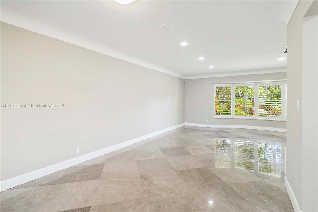 For Rent: $7,490 (3 beds, 2 baths, 1833 Square Feet)