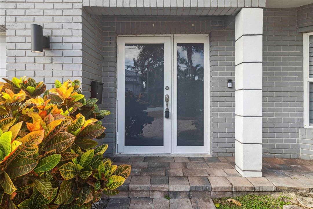 For Rent: $7,490 (3 beds, 2 baths, 1833 Square Feet)