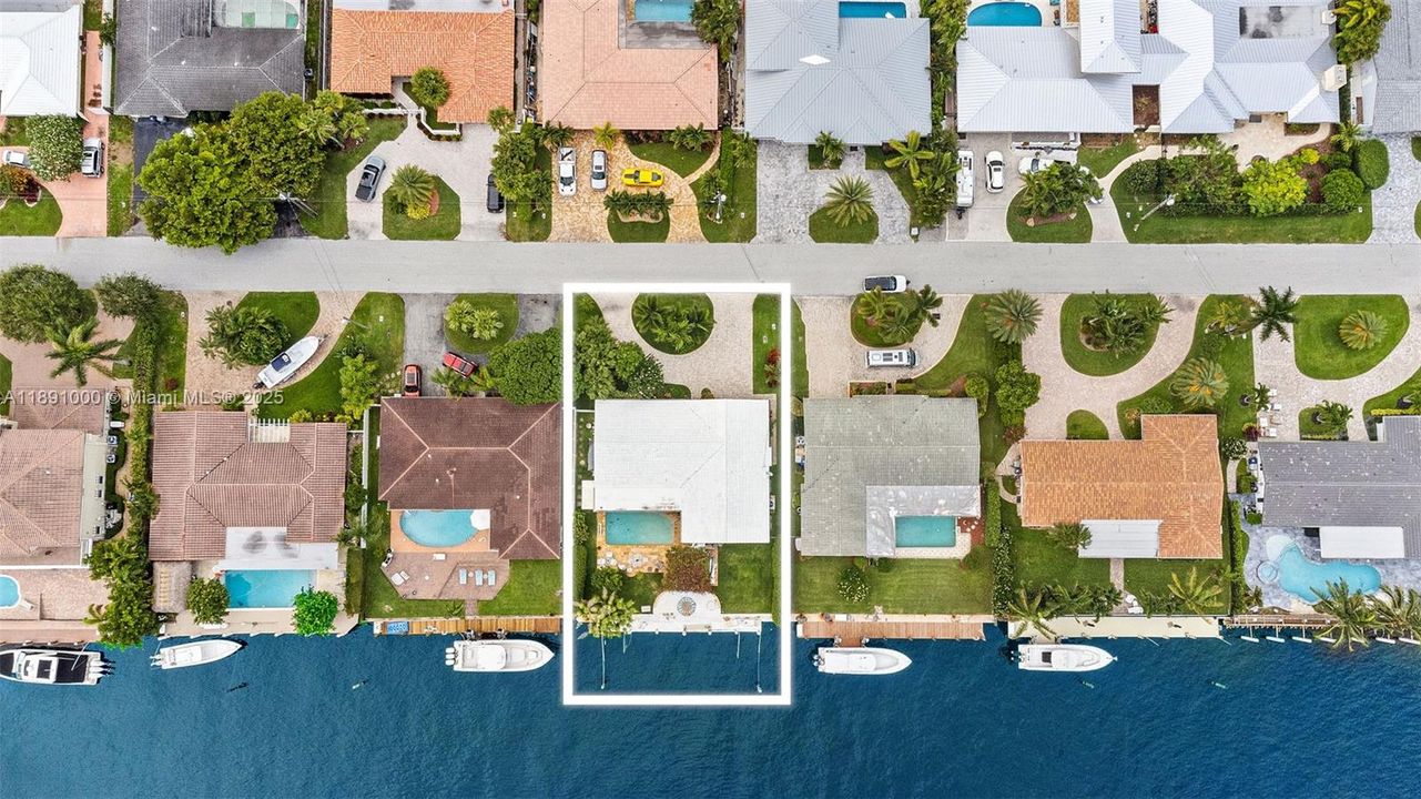 For Rent: $7,490 (3 beds, 2 baths, 1833 Square Feet)