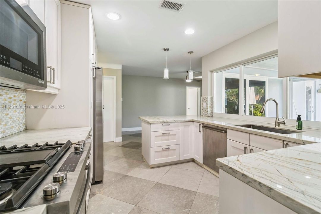 For Rent: $7,490 (3 beds, 2 baths, 1833 Square Feet)