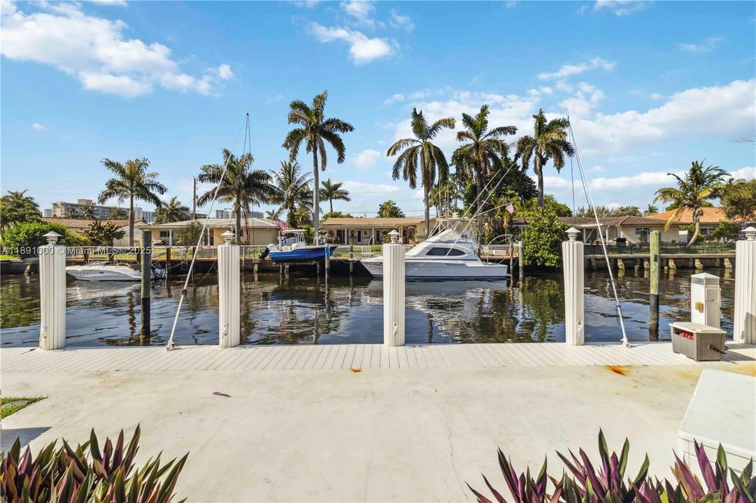 For Rent: $7,490 (3 beds, 2 baths, 1833 Square Feet)