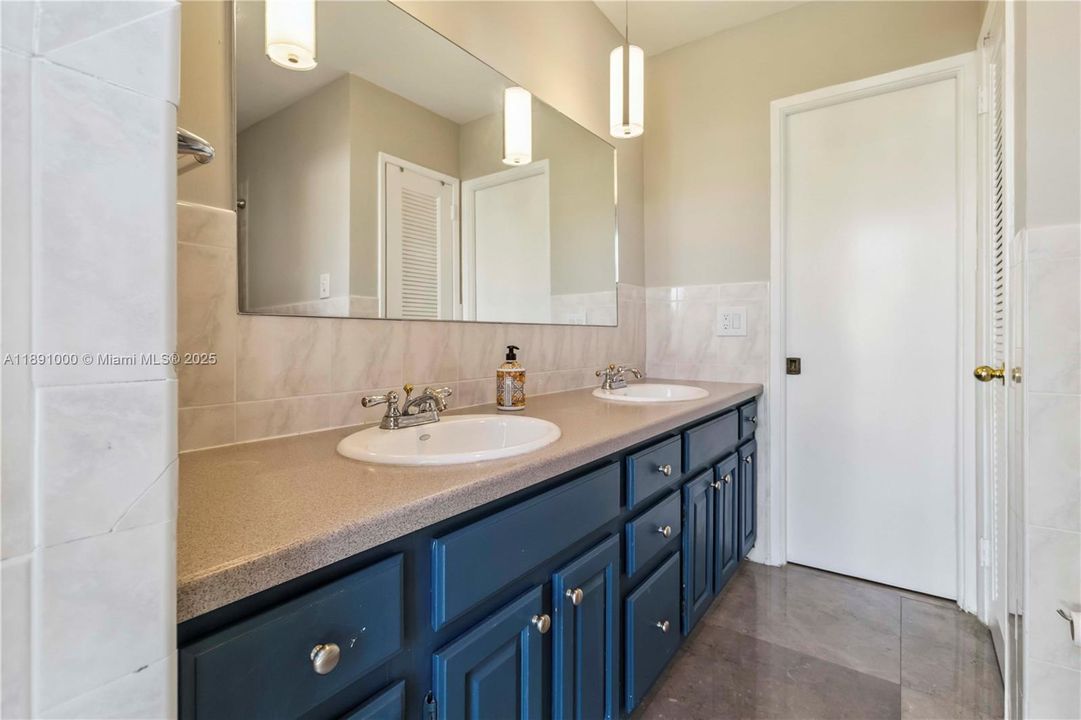 For Rent: $7,490 (3 beds, 2 baths, 1833 Square Feet)