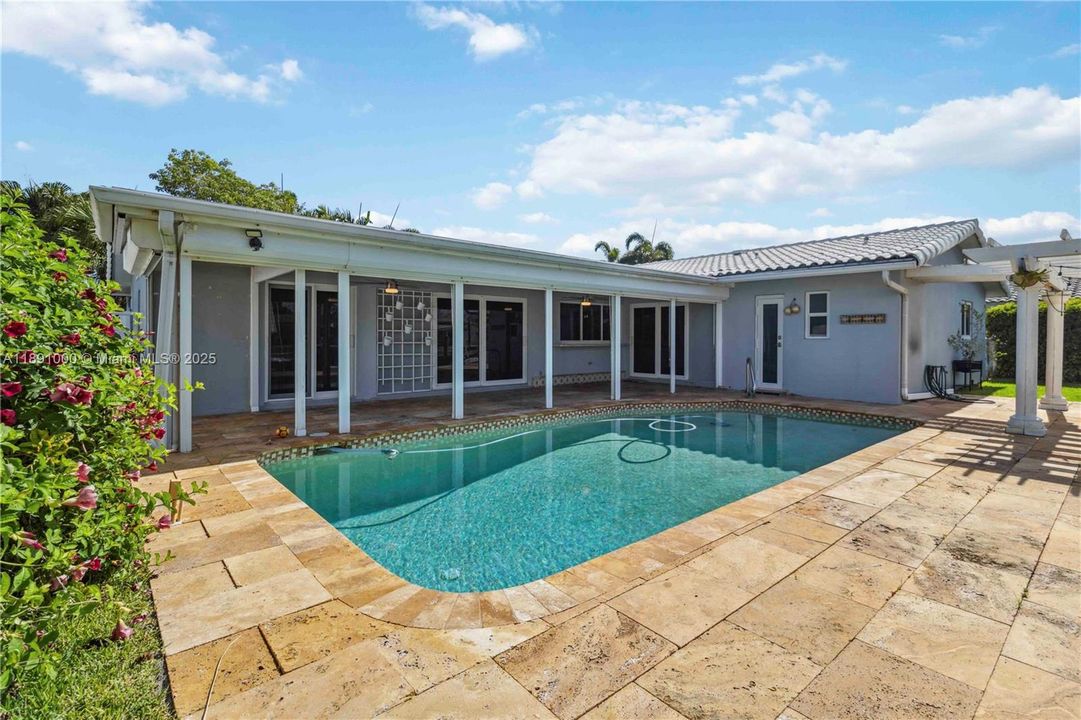 For Rent: $7,490 (3 beds, 2 baths, 1833 Square Feet)