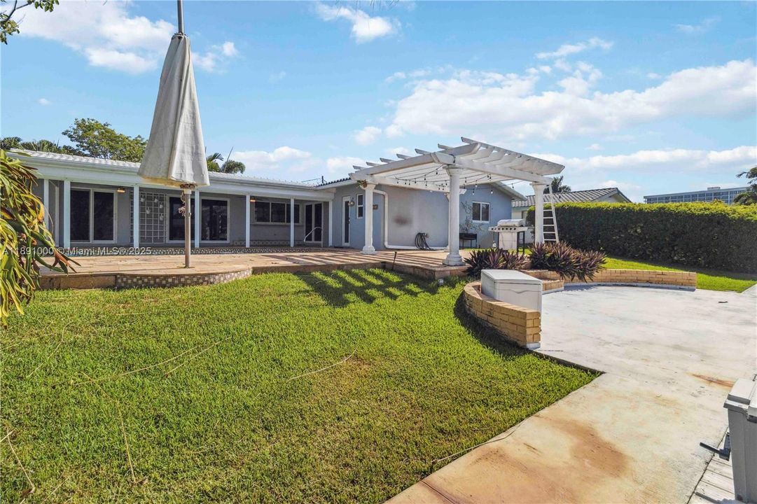 For Rent: $7,490 (3 beds, 2 baths, 1833 Square Feet)