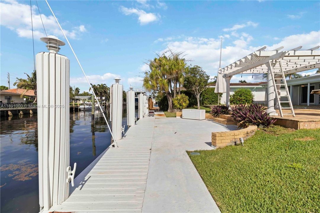 For Rent: $7,490 (3 beds, 2 baths, 1833 Square Feet)