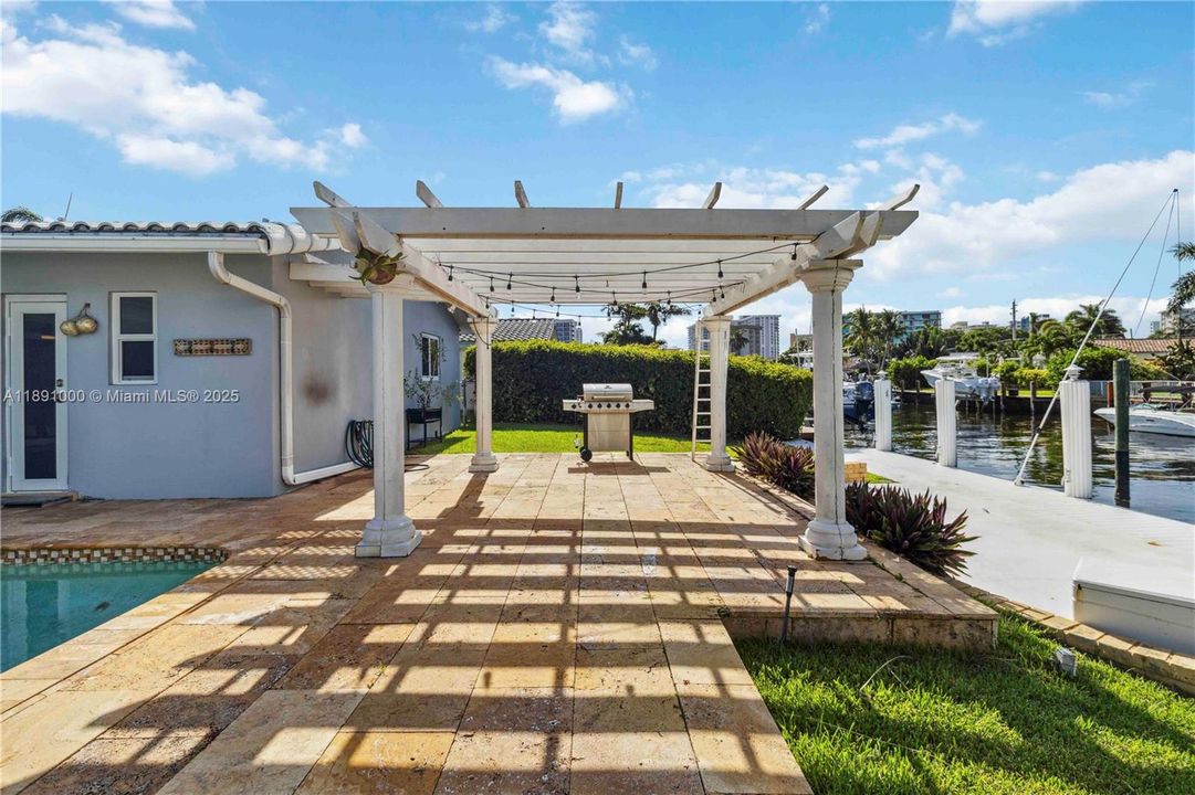 For Rent: $7,490 (3 beds, 2 baths, 1833 Square Feet)