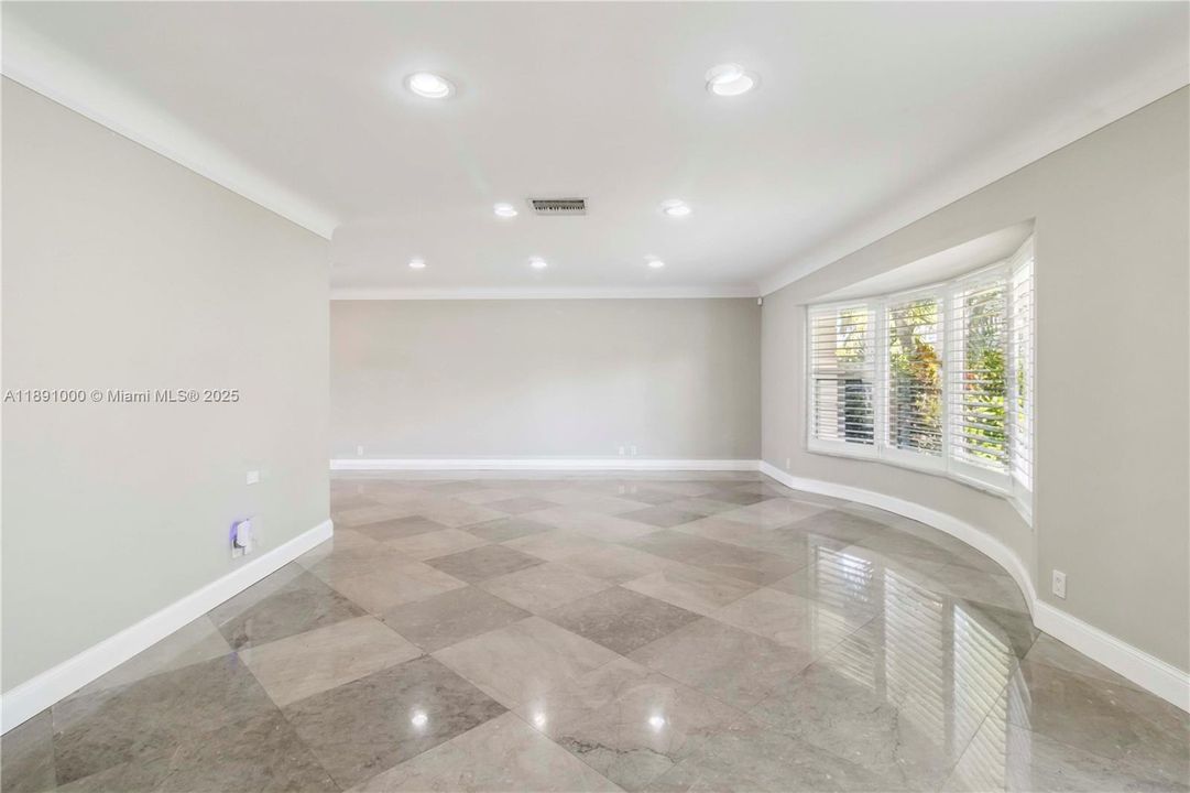 For Rent: $7,490 (3 beds, 2 baths, 1833 Square Feet)