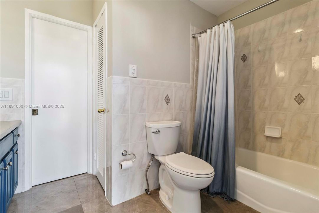 For Rent: $7,490 (3 beds, 2 baths, 1833 Square Feet)