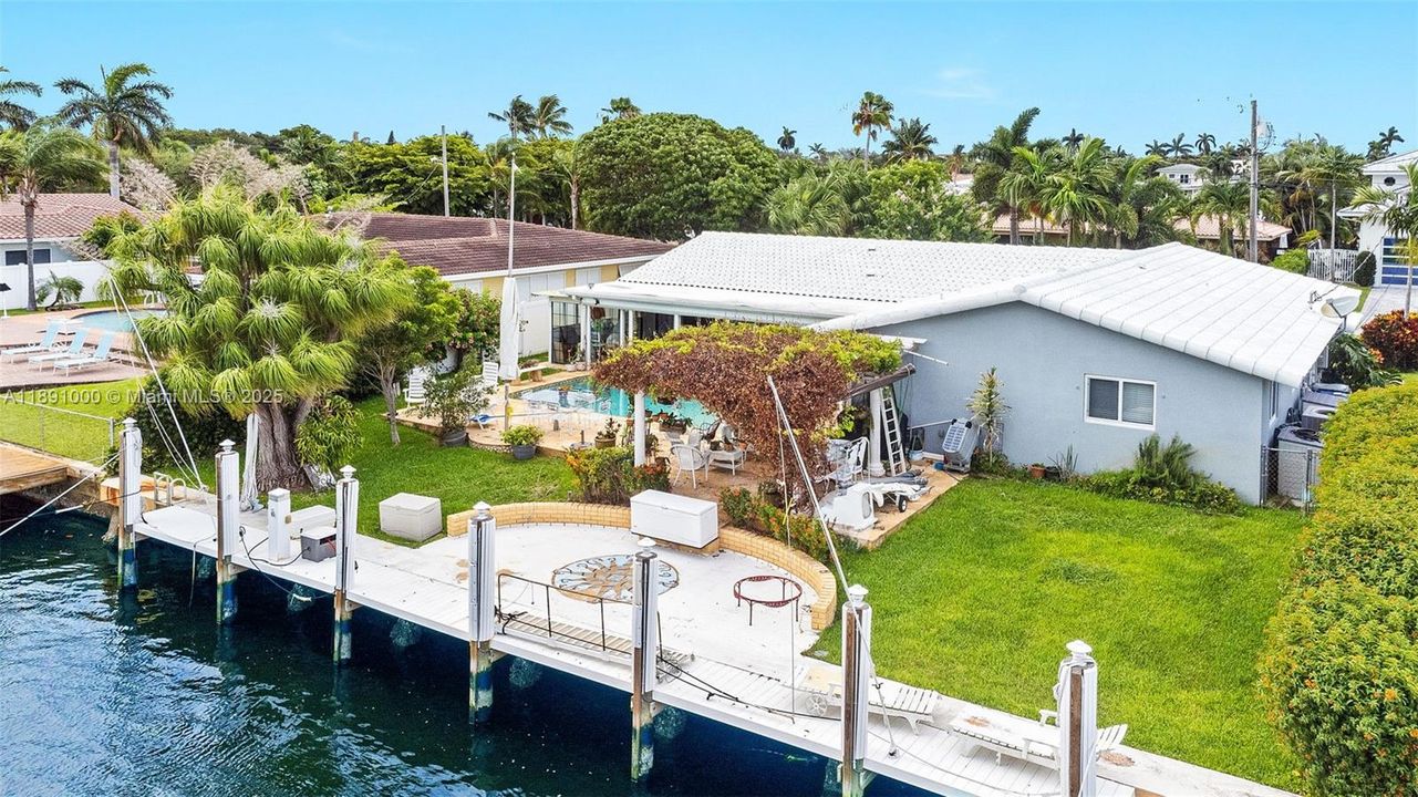 For Rent: $7,490 (3 beds, 2 baths, 1833 Square Feet)