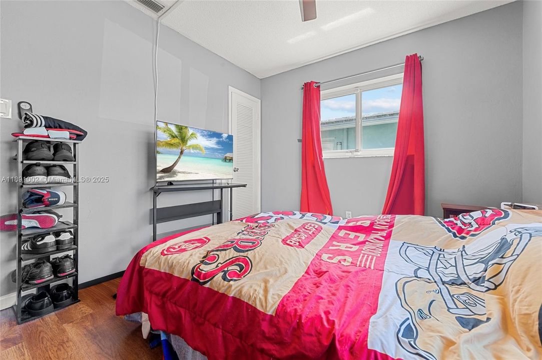 Под контрактом: $350,000 (3 спален, 2 ванн, 1342 Квадратных фут)